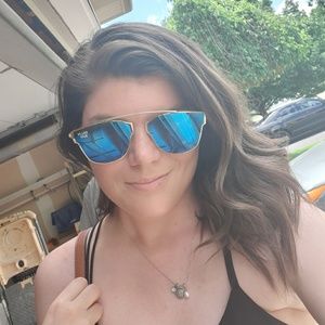 Meet your Posher, Nora